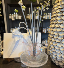 Load image into Gallery viewer, Pink Heart Glass Clarity Diffuser